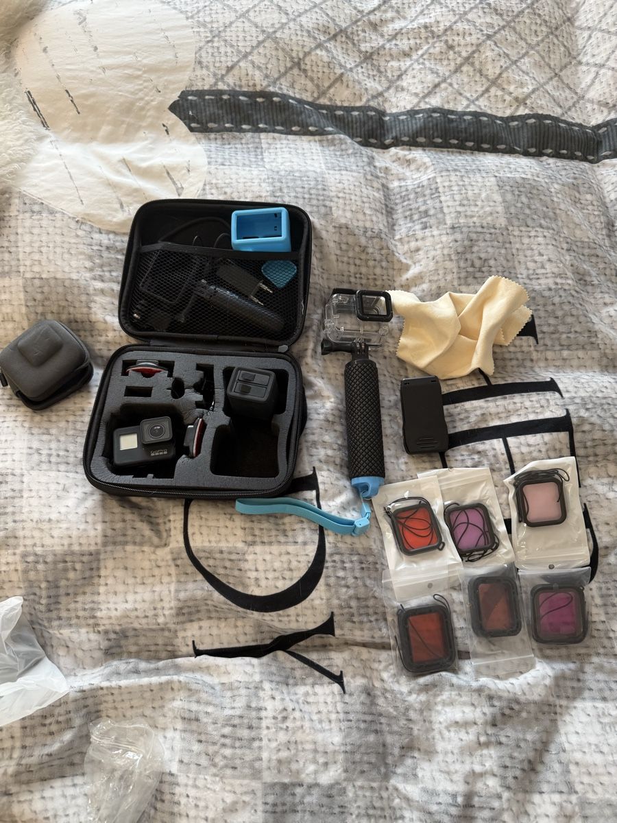Videocamere: GoPro Hero 7 Black + Kit plongée complet + 6 filtr – Usato da Courfaivre venduto da Mynouche12
