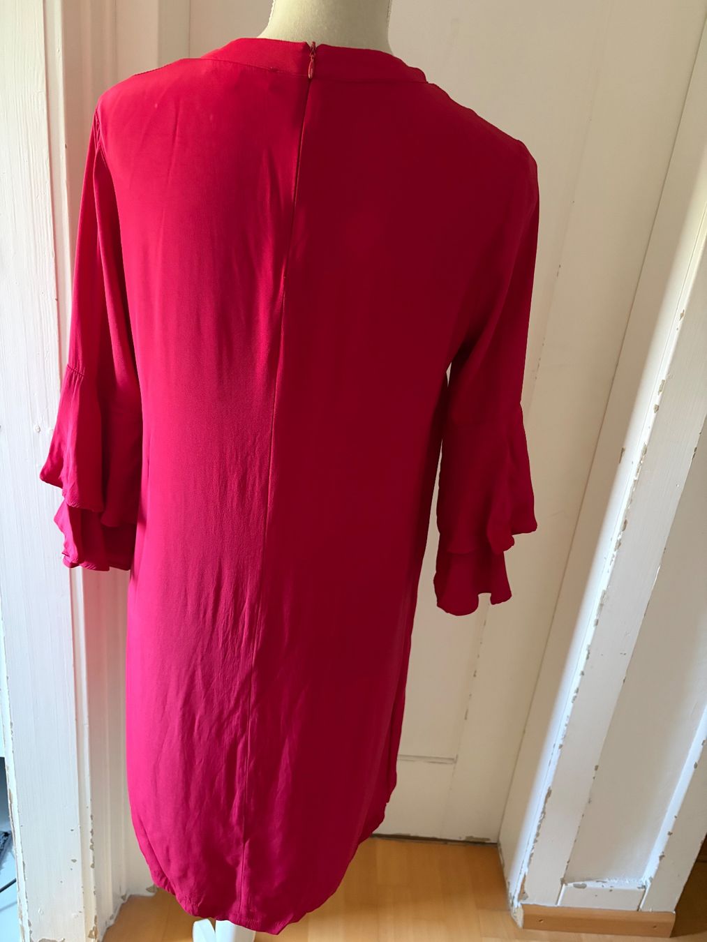 Vestiti: Schönes rotes Kleid von Second Female – Nuovo (secondo la descrizione) da Schaffhausen venduto da _queen_c 1