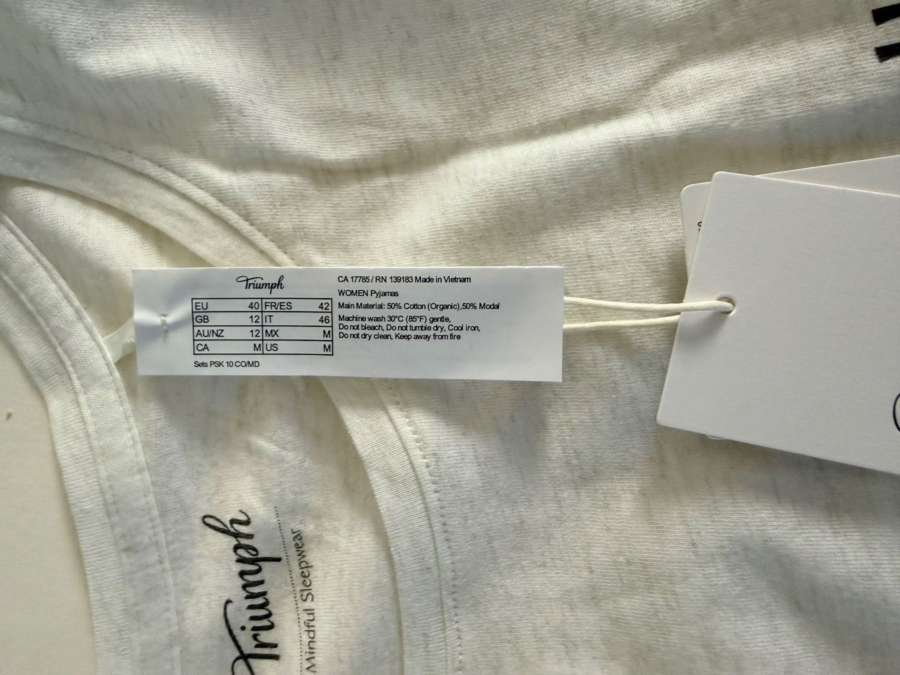 Triumph Negligees & Pyjamas: TRIUMPH, Pyjama-Set kurz, Grösse 40, Farbe Weiss – Neu und originalverpackt aus Rudolfstetten von gst_g7xl 6