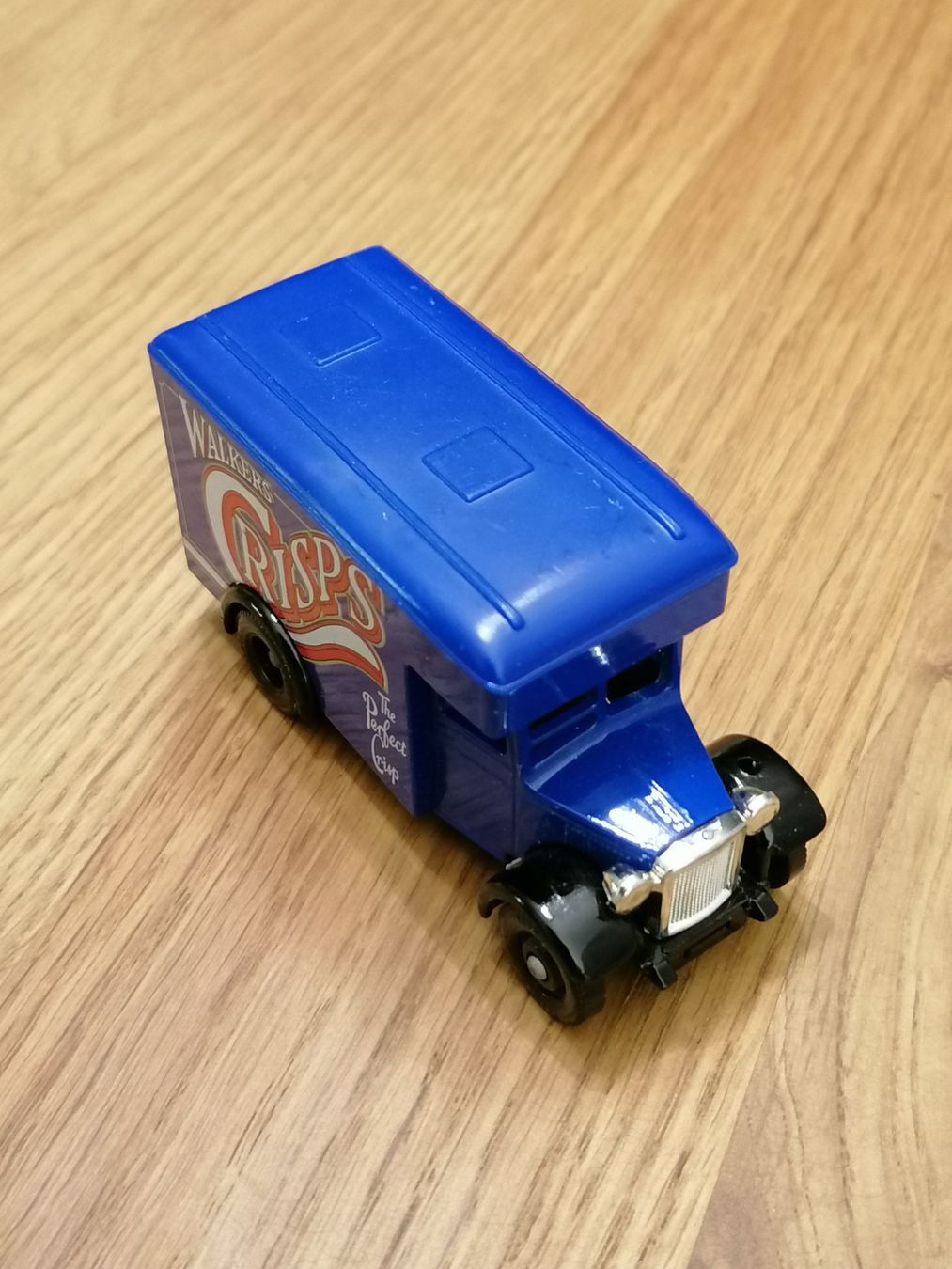 Modellini d'auto: Lledo, Walkers Crisps, Dennis Parcel Van – Usato da Basel venduto da vintagecollector 1