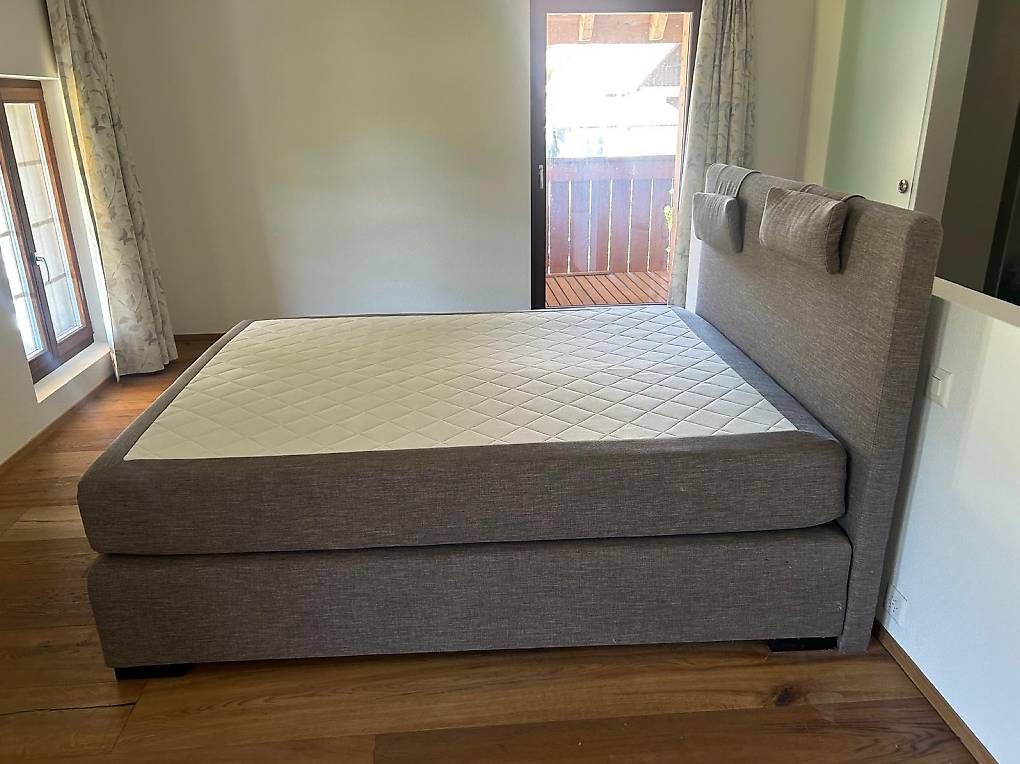 Letti: Schönes Boxspringbett 160x220cm mit Kopfteil – Usato da Oensingen venduto da rosipaphige