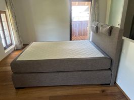 Schönes Boxspringbett 160x220cm mit Kopfteil