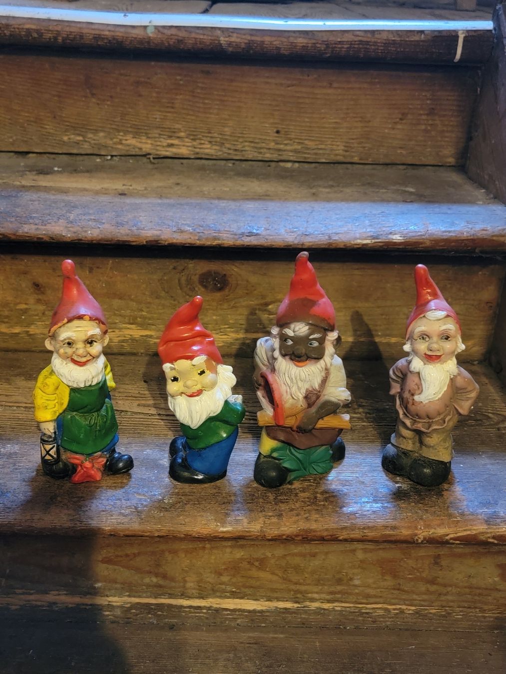 Statuette: 4 kleinere Gartenzerge – Usato da Sils im Domleschg venduto da platin01