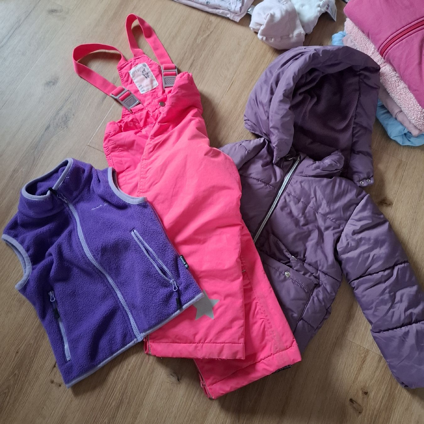 Lotti & Set di vestiti: Riesiges Mädchen Kleiderpaket Grösse 110 – Usato da Bülach venduto da JAYA379 1