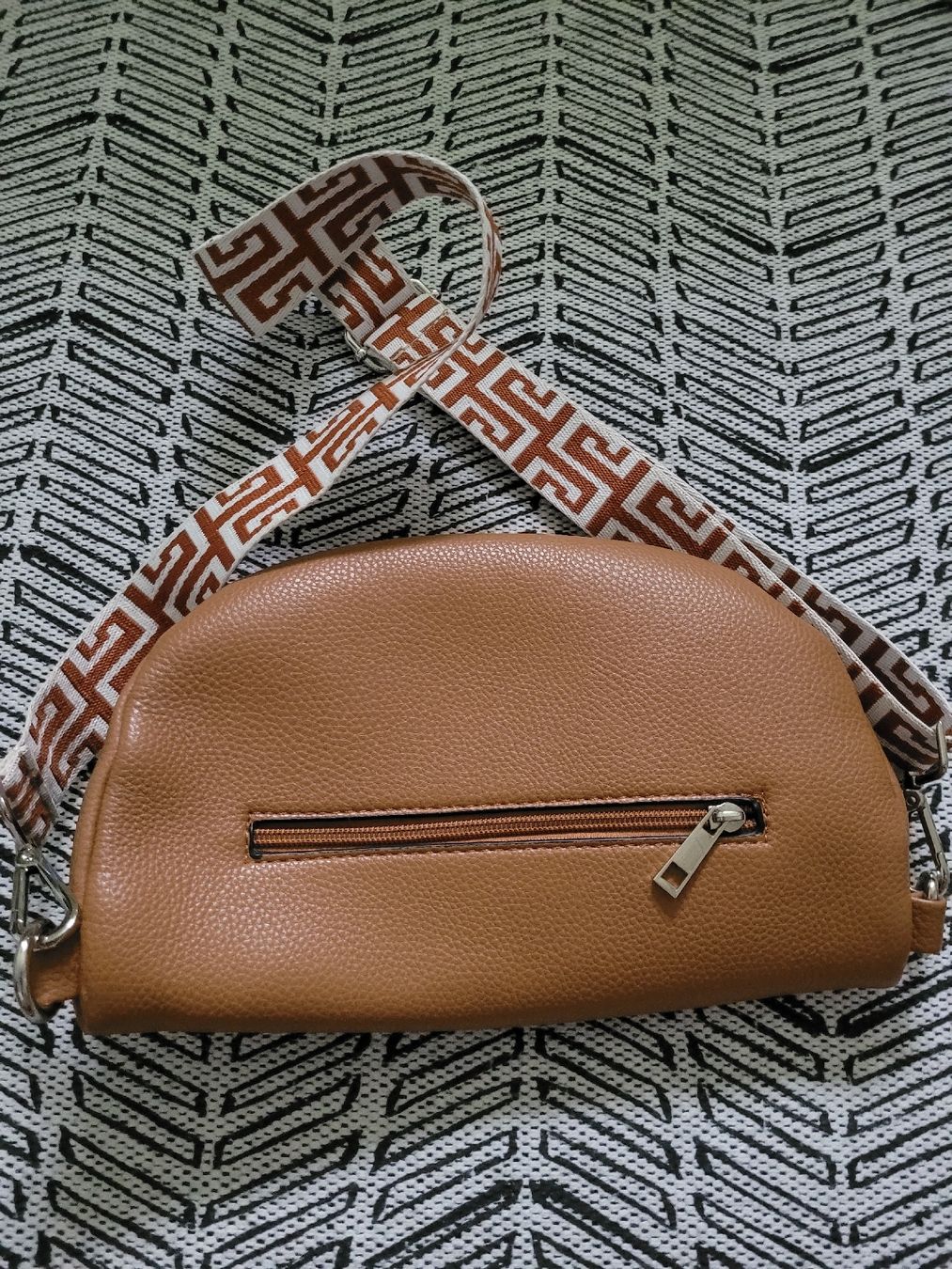 Borse da donna: Trendige Bauchtasche in Cognacbraun mit Mustergurt – Nuovo (secondo la descrizione) da Büren NW venduto da nie_k6382 1
