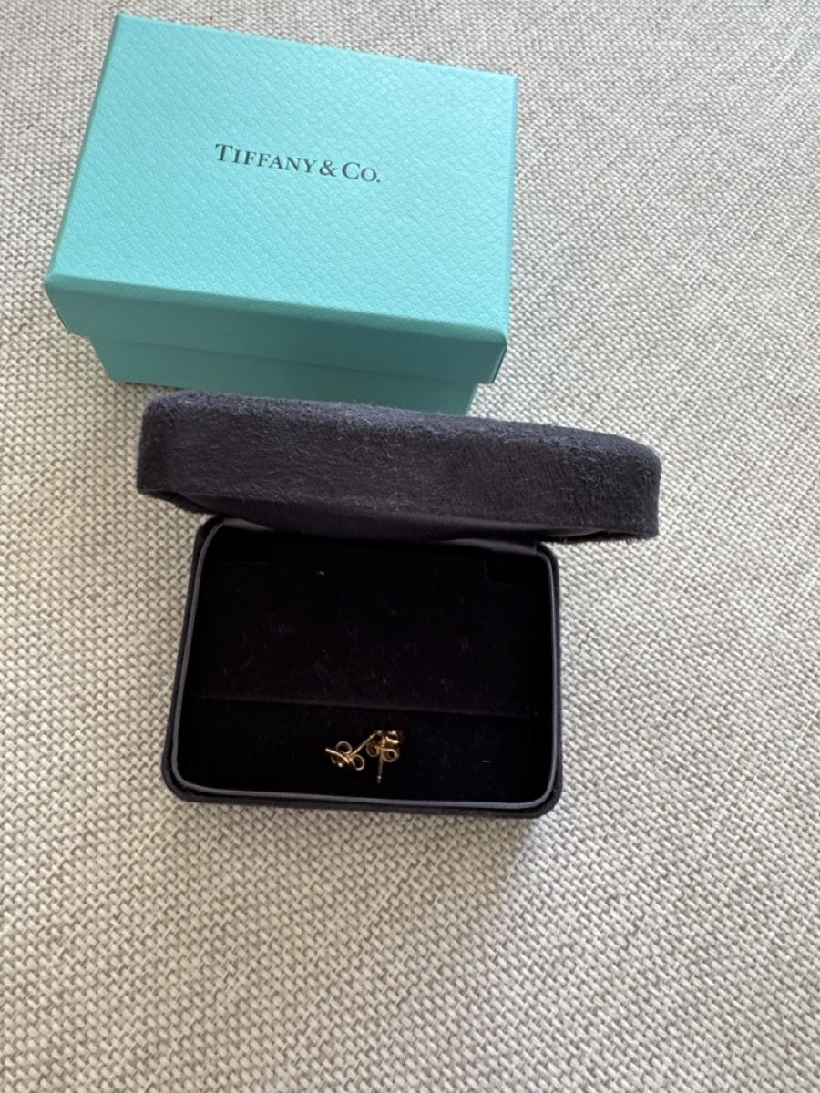 Tiffany & Co. Orecchini pendenti & Orecchini a lobo: Tiffany Earrings Open Heart – Nuovo (secondo la descrizione) da Les Acacias venduto da Janar 1