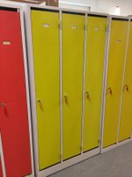 Garderobenschrank/ Spind gelb lackiert