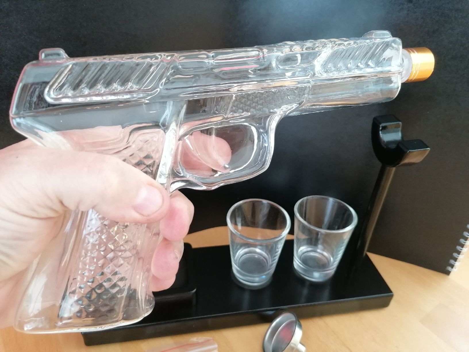Schweizer Armee Stichwaffen: Originelle Whisky Schnaps Likör Flasche Form einer Pistole – Neu und originalverpackt aus Pfäfers von Padj 6