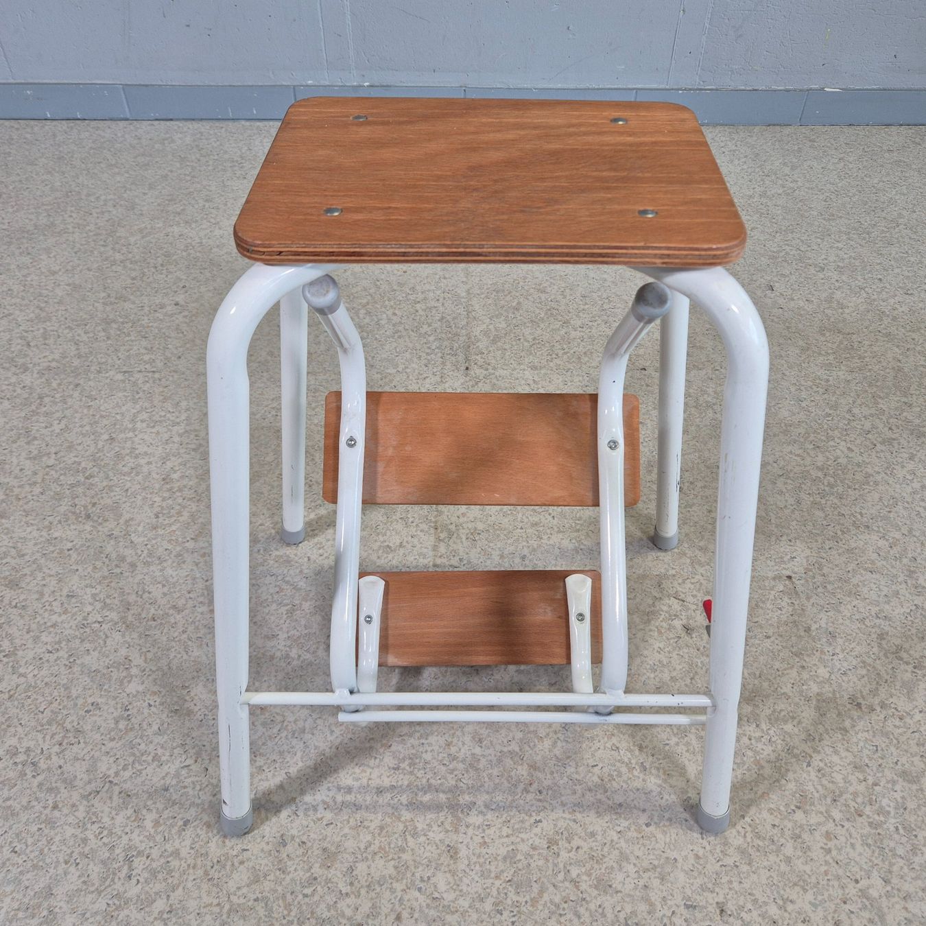 Sgabelli: Step-Stool Tritthocker 3-Tritt Hocker braun weiss – Usato da Nottwil venduto da Wondewa-Shop 6