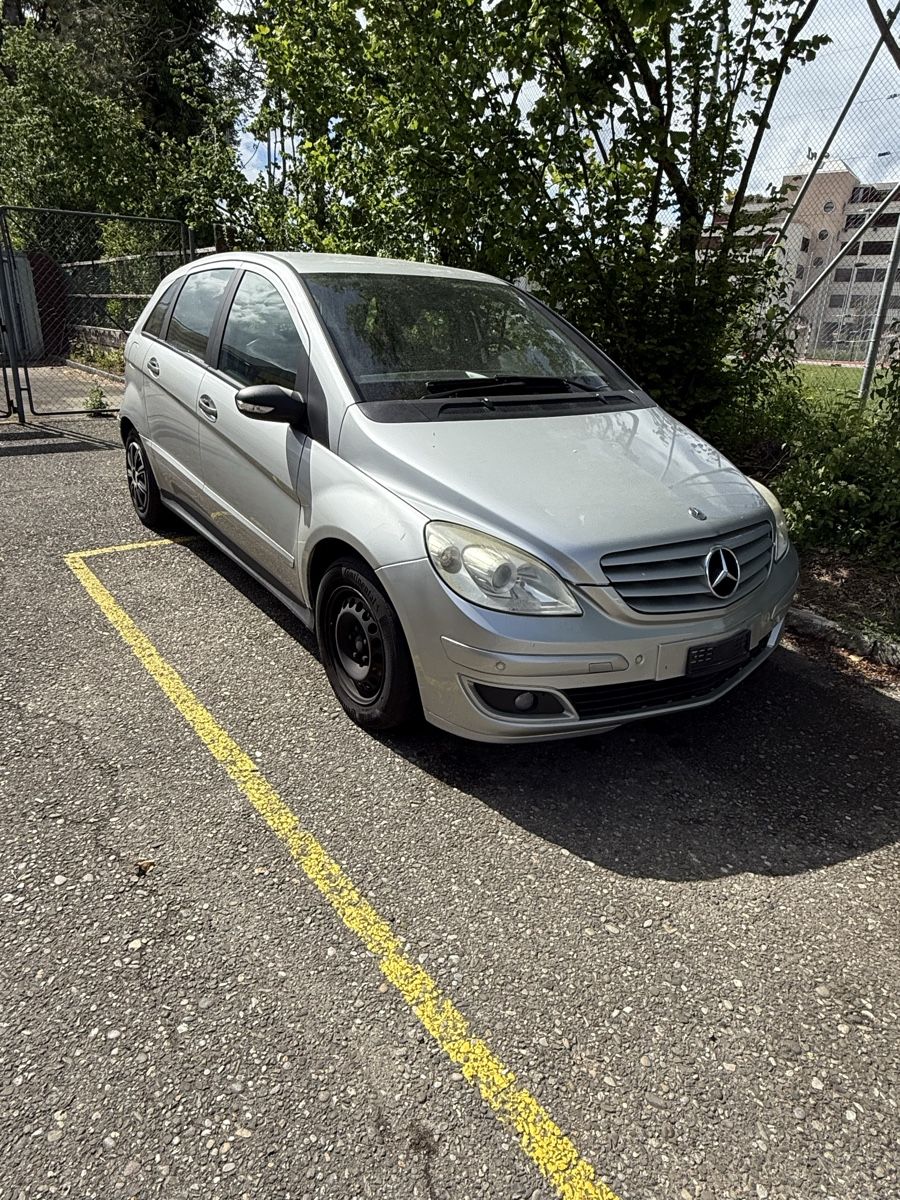 Mercedes-Benz Automobili: Mercedes Benz B 200  – Difettoso da Urdorf venduto da Evo71