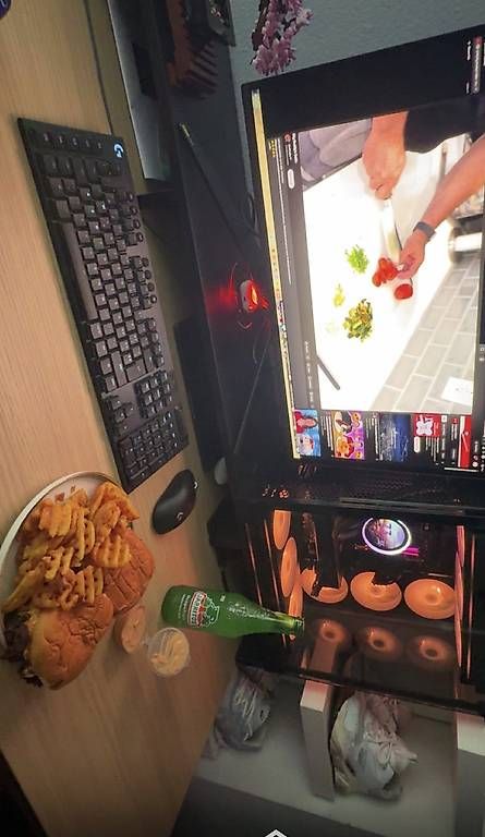 Nvidia PC: Gaming pc mit Tastatur und maus – Usato da Zürich venduto da mar_xh6j 1