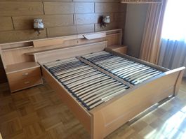 Doppelbett Holz mit zwei Nachttischen guter Zustand 180x200