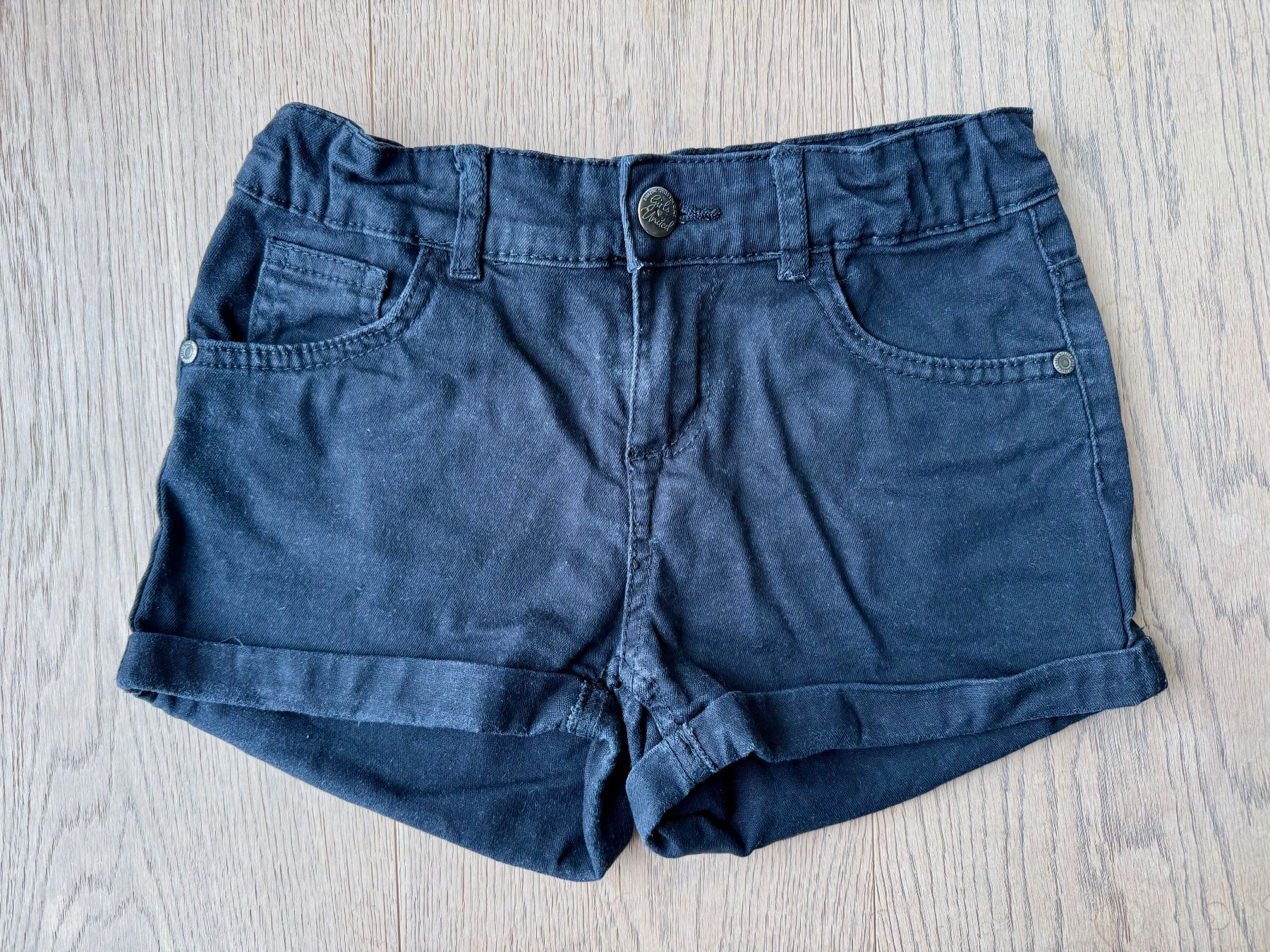 Pantaloni: Jeans Shorts schwarz, Grösse 146 – Usato da Cham venduto da Contuc