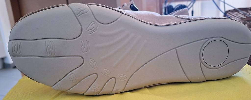 Scarpe da donna: Damenschuhe, 1 Paar gemütliche Slipper..... – Usato da Reinach BL venduto da kri_v5yj 4