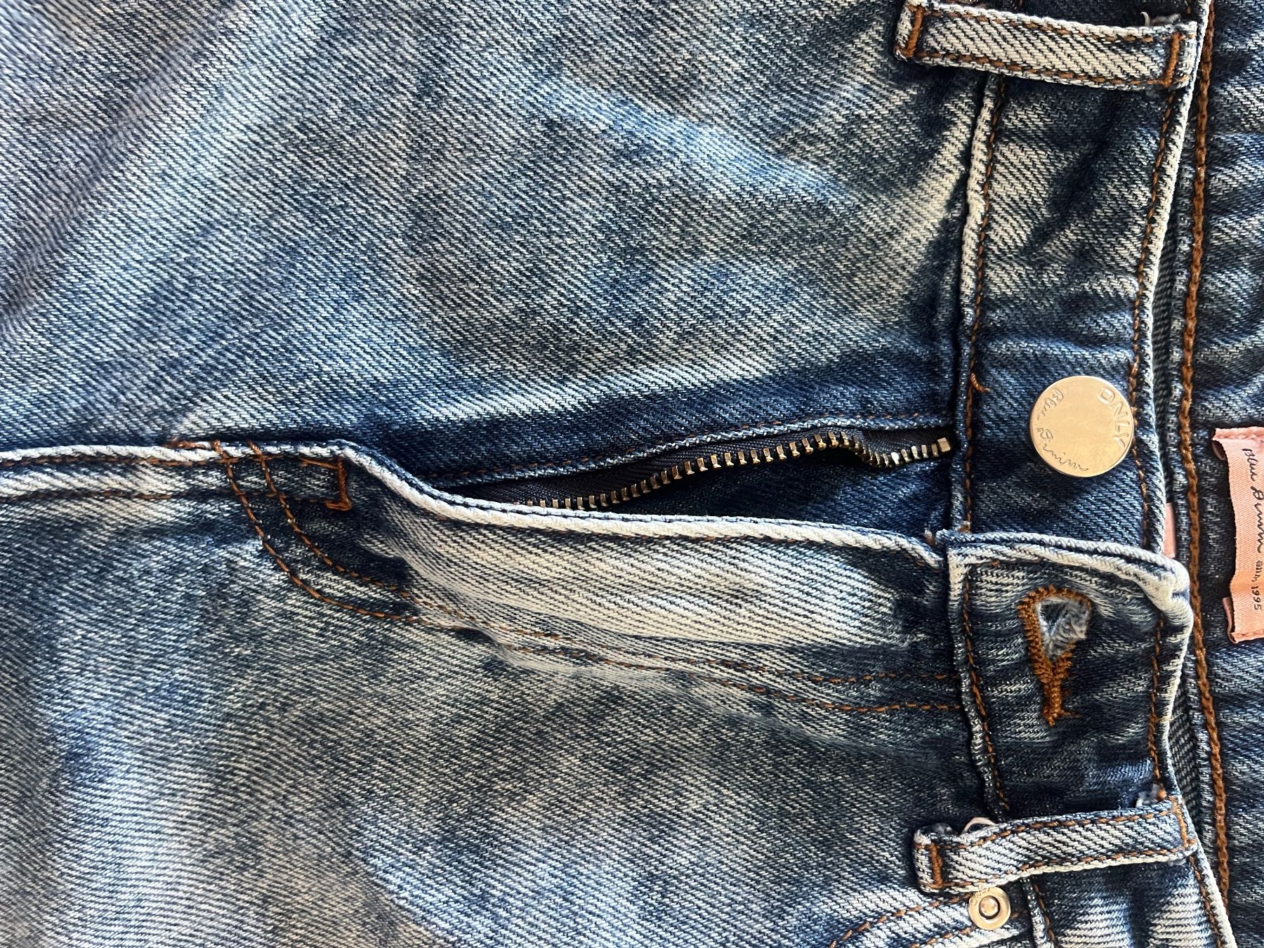 Only Jeans: Jeans Shorts ONLY – Gebraucht aus Laupen BE von lee_ym6v 1