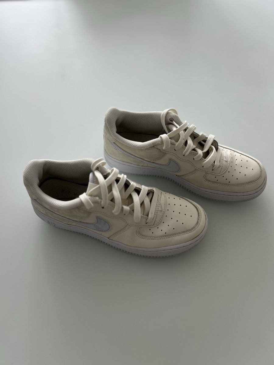Scarpe da uomo: Nike Air Force 1 beige clair, pointure 39 – Usato da Boncourt venduto da fcb2005