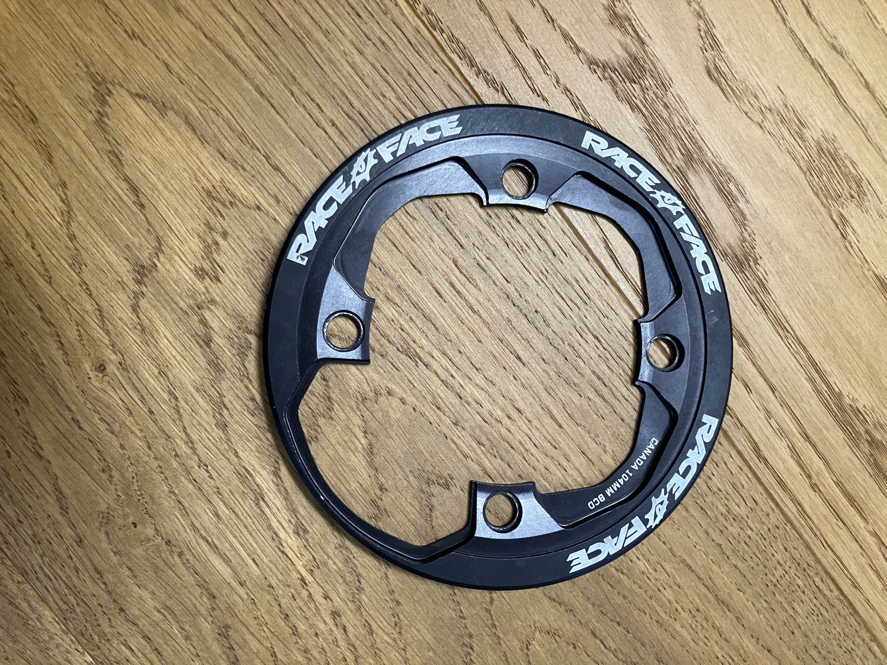 Pezzi di ricambio: Race Face Lightweight Bash Guard - Kettenblattschutz – Nuovo (secondo la descrizione) da Obermumpf venduto da Estrela67