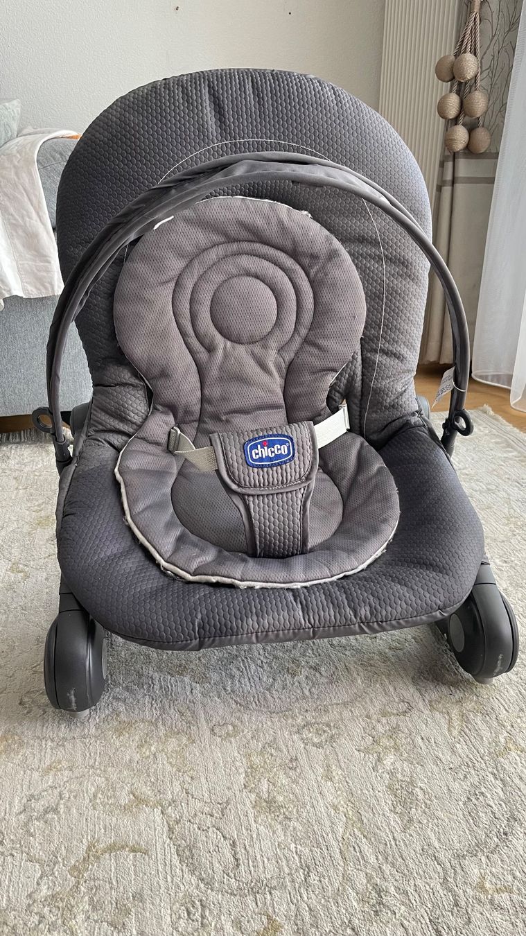 Chicco Wippen & Schaukeln: Chicco Babyschaukel grau guter Zustand – Gebraucht aus Biel/Bienne von gul_fxx2 1