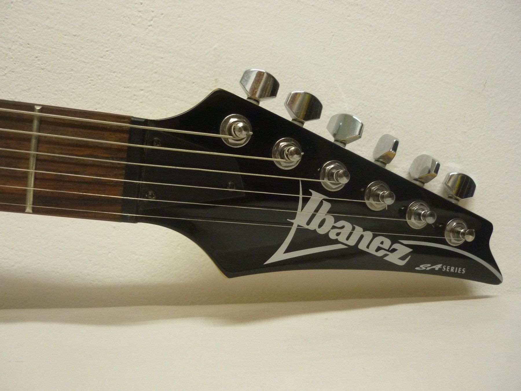 Ibanez Strumenti musicali: Ibanez E-Gitarre mit Bag – Usato da Maienfeld venduto da John13 3