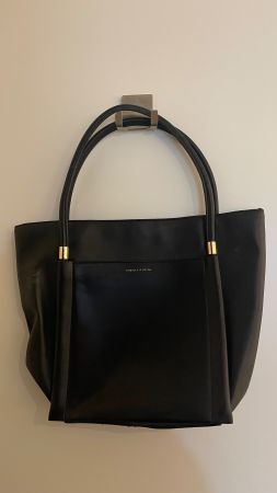 Charles & Keith Handtasche, Schwarz, Top Zustand!