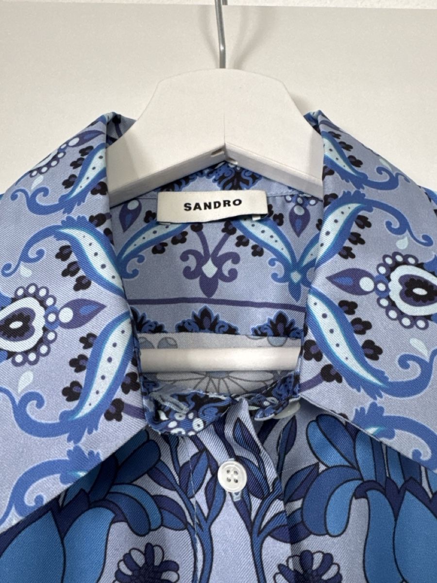 Sandro Camicette: Sandro Silk Shirt with Blue Pattern in Size 0 – Usato da Lachen SZ venduto da cvs_5g7c 3