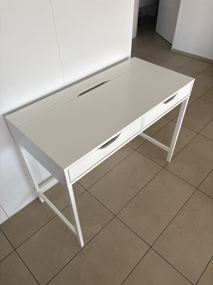 Ikea Bureaux: Ikea white desk with two drawers, good condition – D'occasion à Meilen par ChiefWiggum