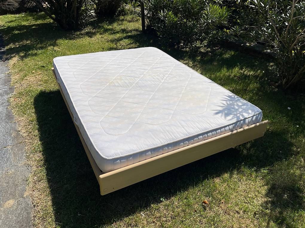 Lits: Bett 140x200, inkl. Matratze – D'occasion à Zürich par kaufen.und.verkaufen
