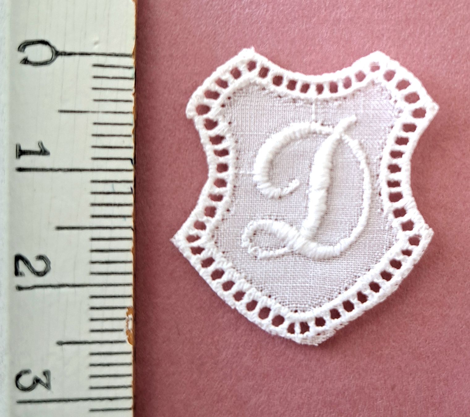 Tessuti: " D " Monogramme dentelle de coton ancienne - à  coudre – Nuovo (secondo la descrizione) da Hauterive NE venduto da ali_vintage 1