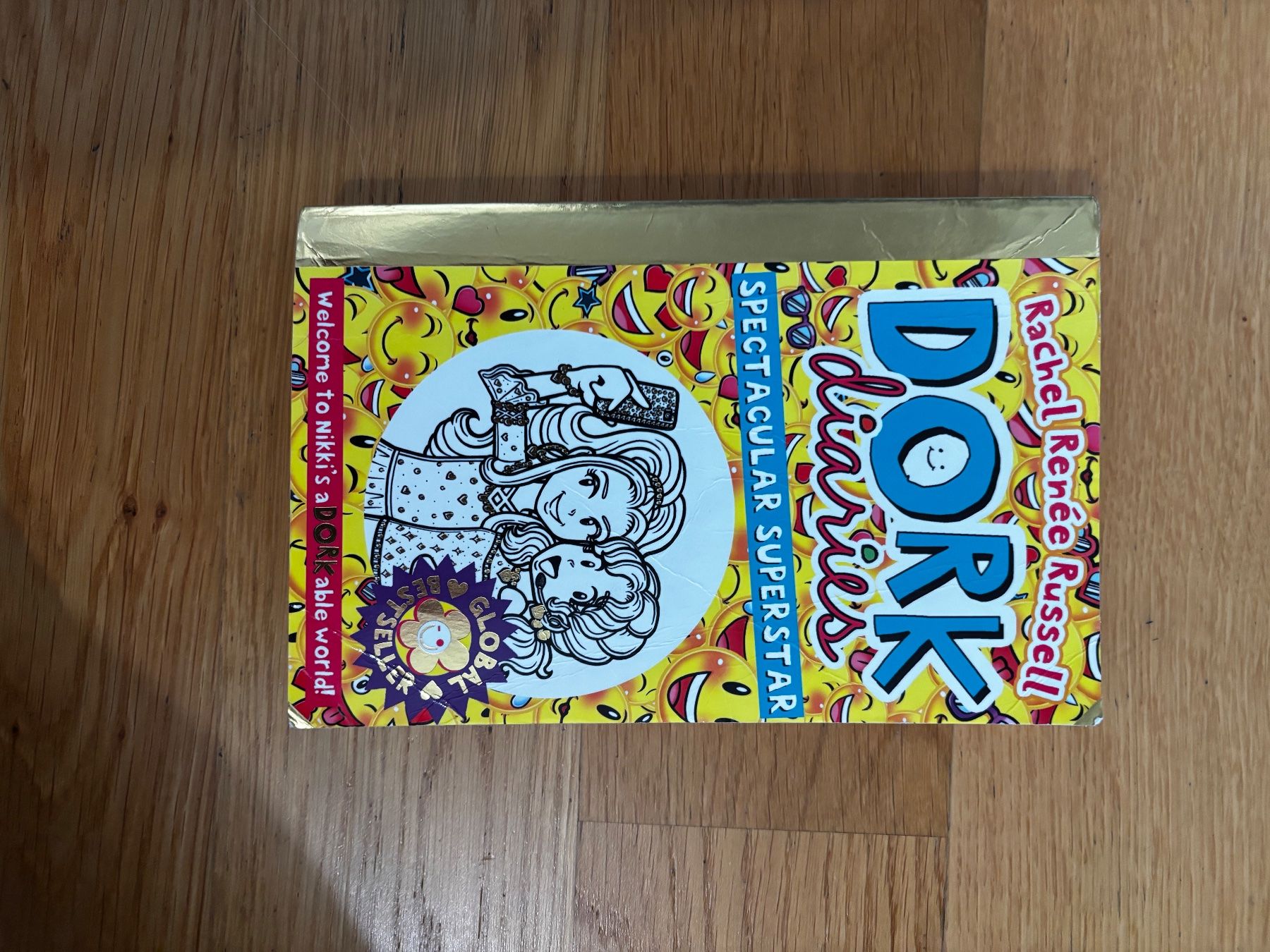 Libri: Dork Diaries-Spectacular Superstar – Usato da Winterthur venduto da rtk_c8y6