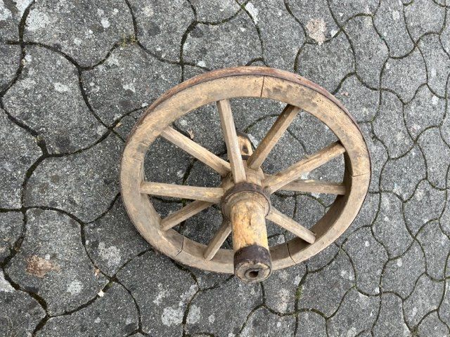 Pneumatici & Ruote complete: Antikes Holzrad Durchmesser ca. 60 cm – Usato da Altbüron venduto da Februar26 4