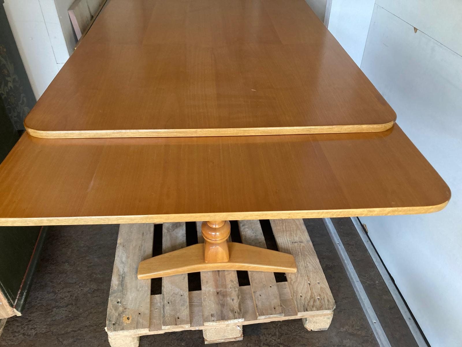 Tables: Holz Esstisch mit Auszug – D'occasion à Niederhelfenschwil par Chleeblatt1938 6