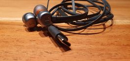 JBL iPhone EarPods Smartphone Kopfhörer in Schwarz.