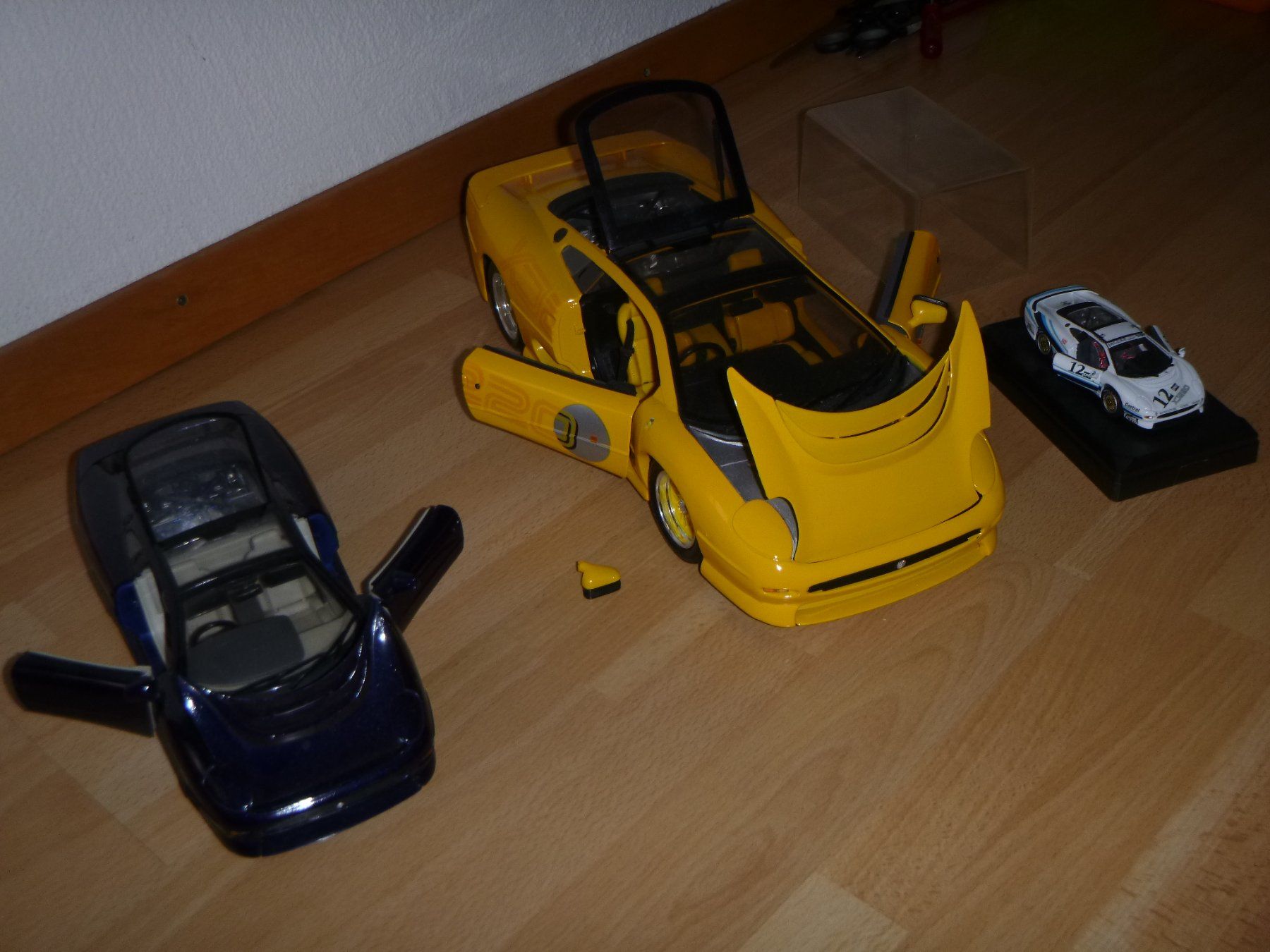 Jaguar Modellini d'auto: JAGUAR XJ220 - 1:12 / 1:18 / 1:43 – Difettoso da Chur venduto da oriori 3