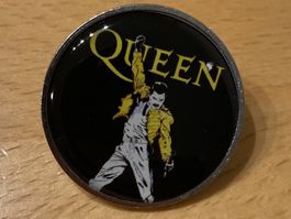 Queen Pin Anstecker Punk Metal Rock Band