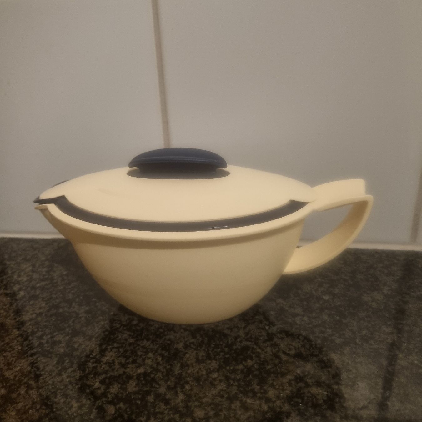 Tupperware Contenitori & Simili: Tupperware Saucen Behälter 550ml – Usato da Altenrhein venduto da Roduner