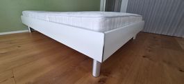Bett weiss mit Matratze und Lattenrost guter Zustand
