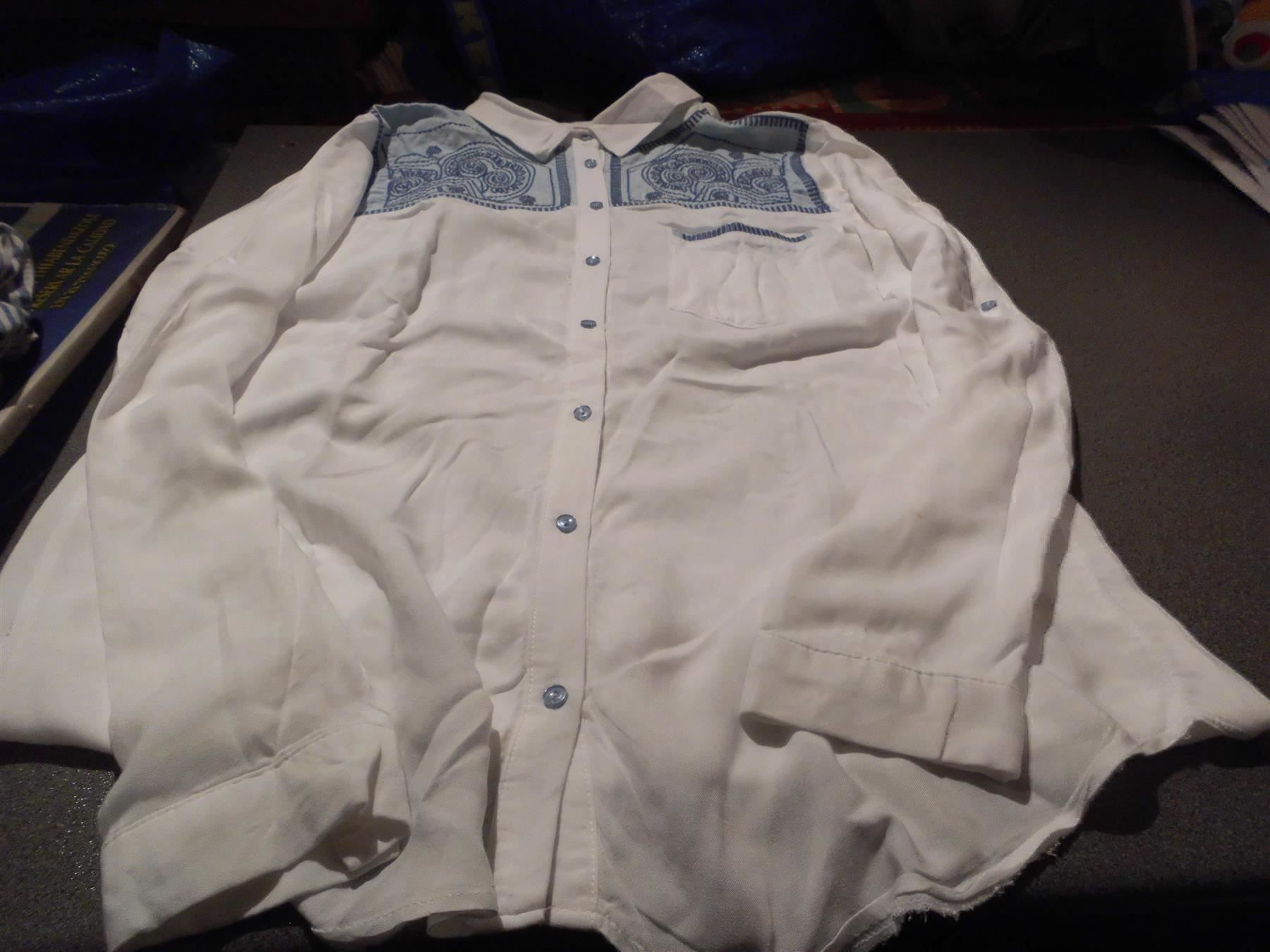 Camicette: Bluse Grösse S, Saloon, weiss/oben blaue – Usato da Zürich venduto da abraxas1291