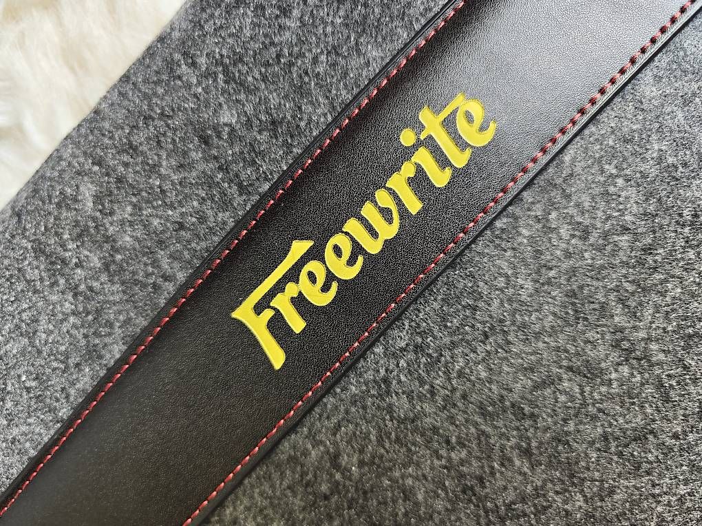 Schreibmaschinen: Freewrite Alpha Cosmic Edition-machine à écrire – Gebraucht aus Renens VD von nat_l5z8 1