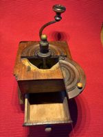 Antike Kaffemühle aus Holz, Handmühle, Rarität!