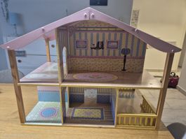 Puppenhaus mit viel Zubehör und Figuren