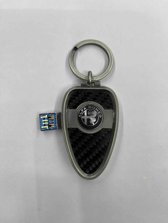 Alfa Romeo Schlüsselanhänger mit USB sehr Edel