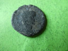 uralte Bronzemünze Kopf mit Dornenkrone   18 mm     2.03 g