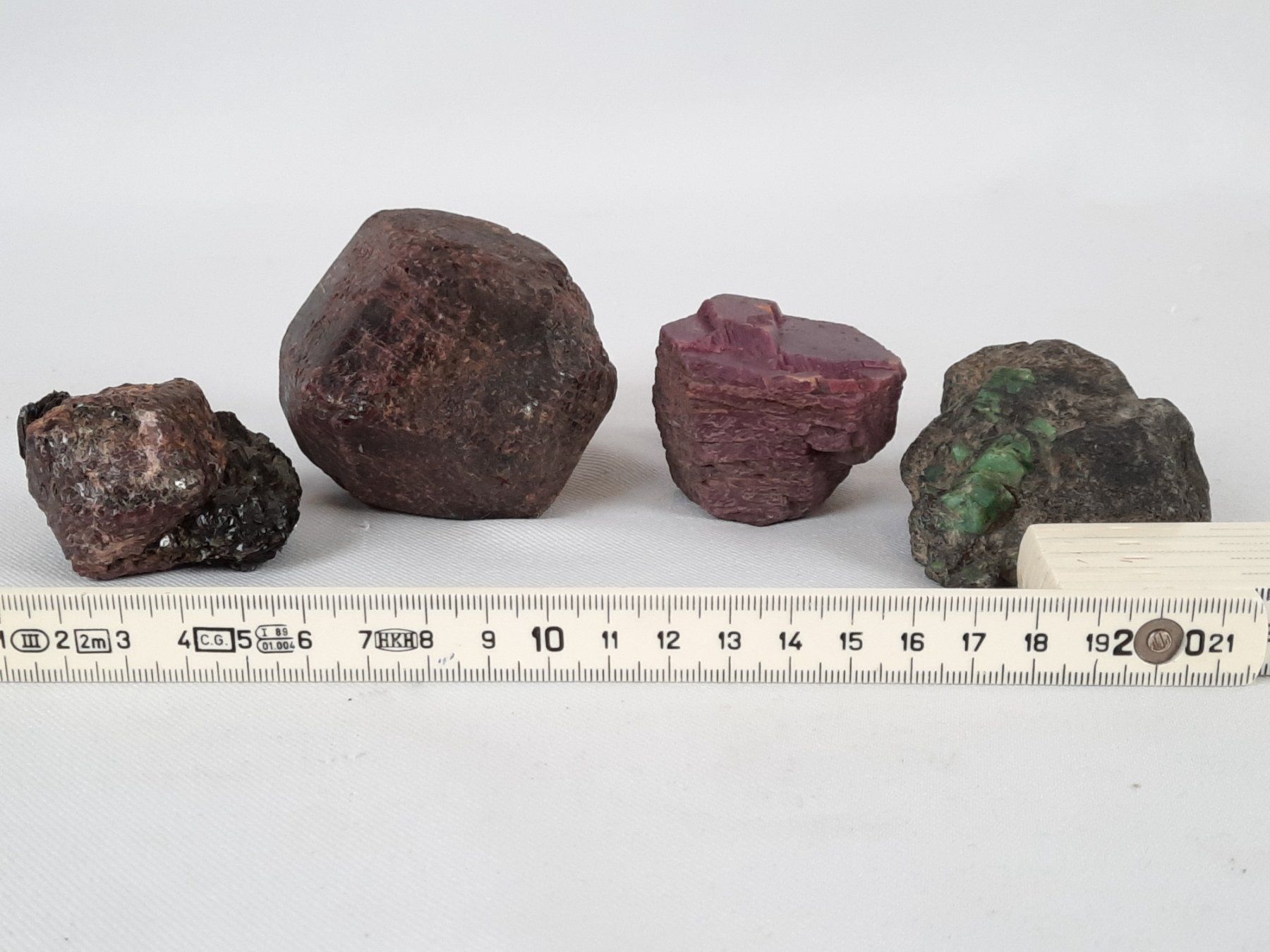Minerali & Pietre curative: 4 Mineralien mit Einschlüssen – Usato da Beinwil am See venduto da Restwert_Beinwil 9