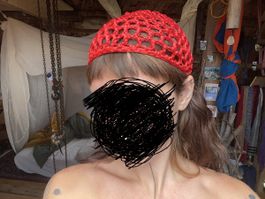 Kopfschmuck Mütze gehäkelt in rot 