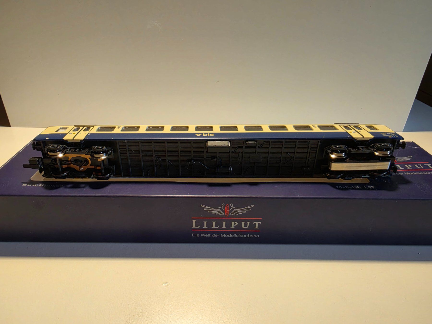 Liliput Modellini di ferrovie: Liliput L334977 AC 2. Klasse BLS éclairage intérieur et ... – Usato da Sugiez venduto da 0NEFIVE