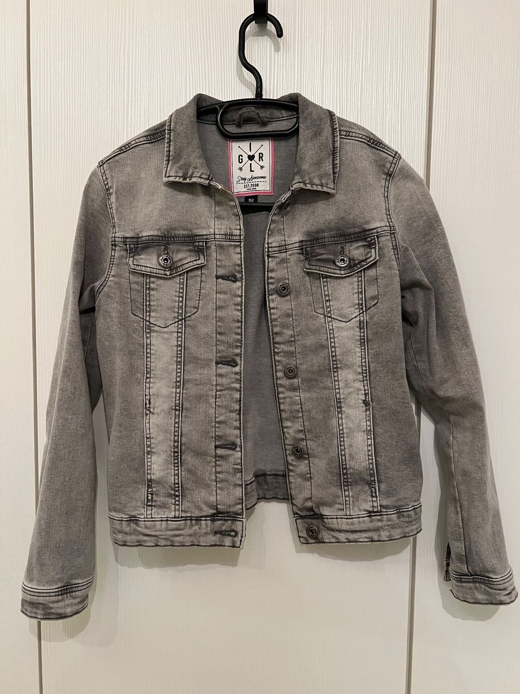 C&A Giacche & Cappotti: Mädchen Jeansjacke Gr. 152 – Nuovo (secondo la descrizione) da Holderbank AG venduto da bg79