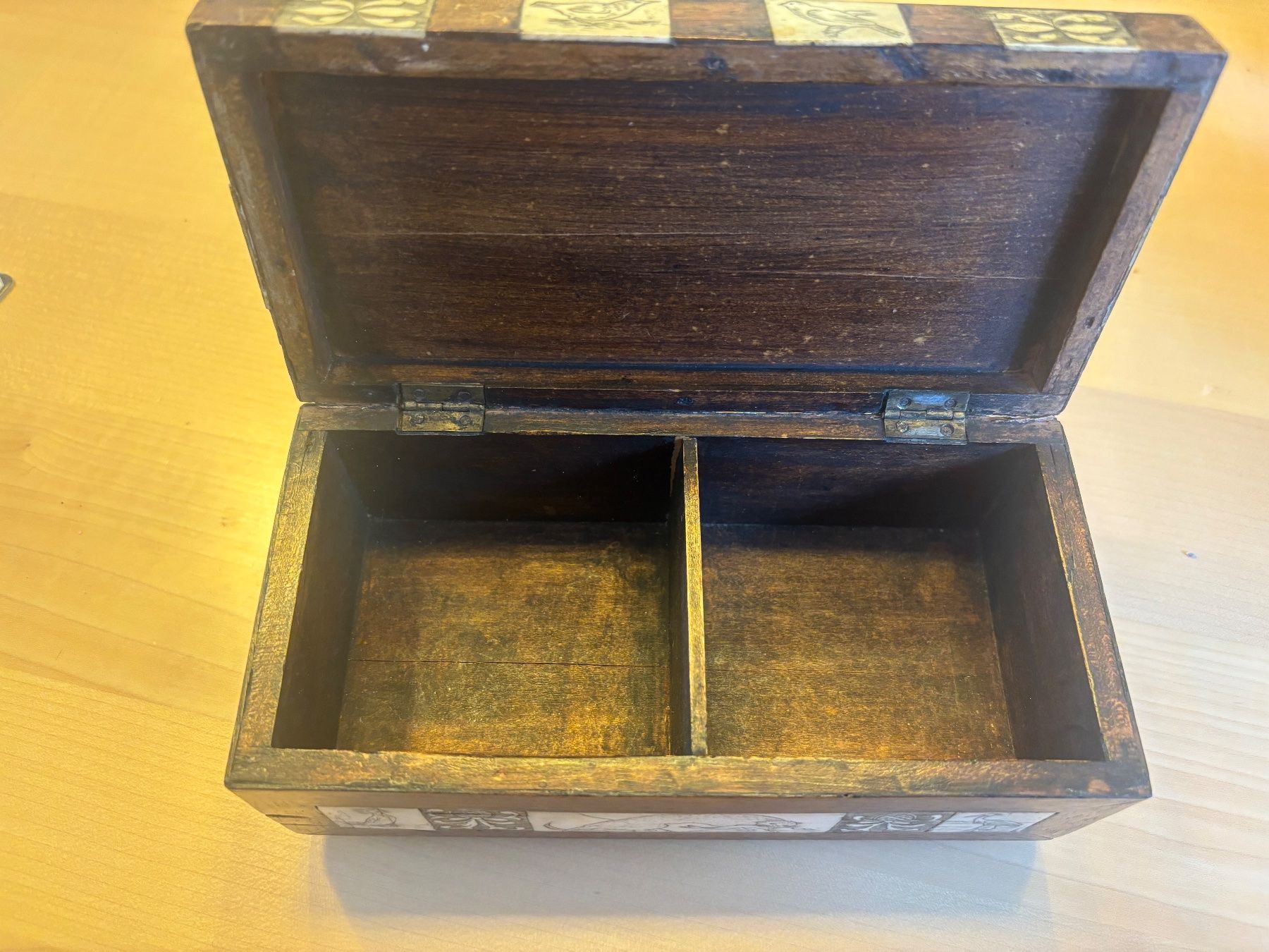 Cassapanche: Antike Holzschatulle mit Intarsien, wunderschön! – Usato da Münchenstein venduto da sil_h6c9 3
