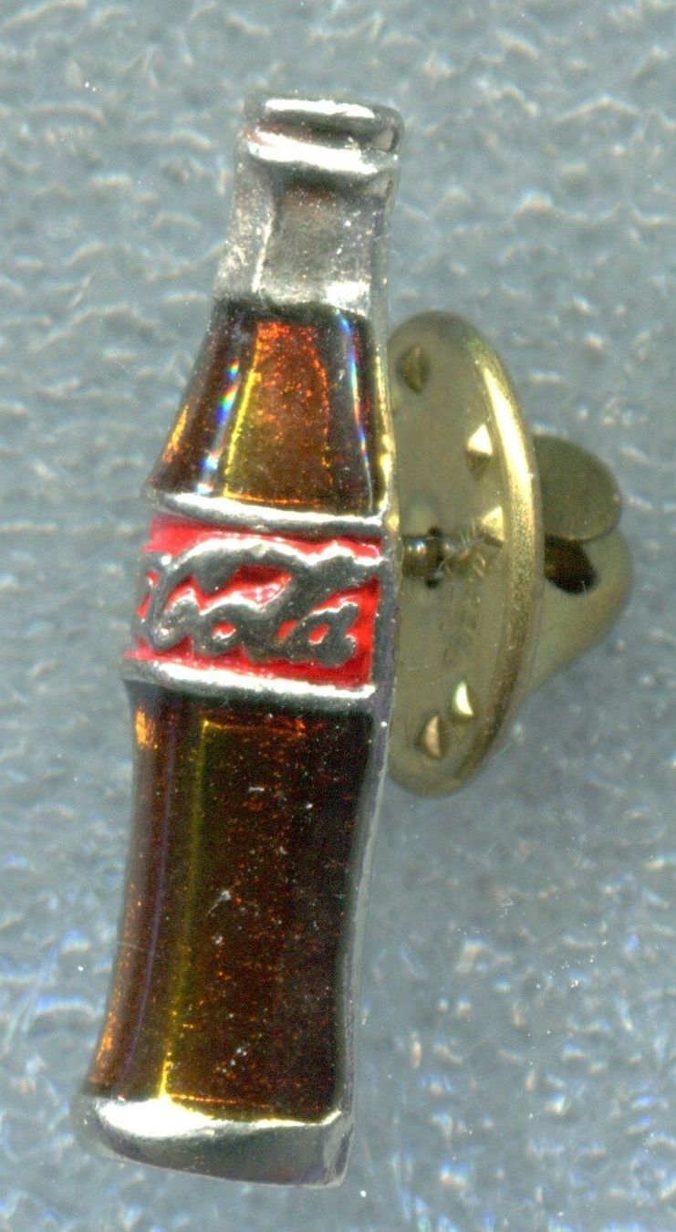 Coca-Cola Plaketten & Abzeichen: Coca Cola  3D  Flasche – Gebraucht aus Winterthur von Sammleroase