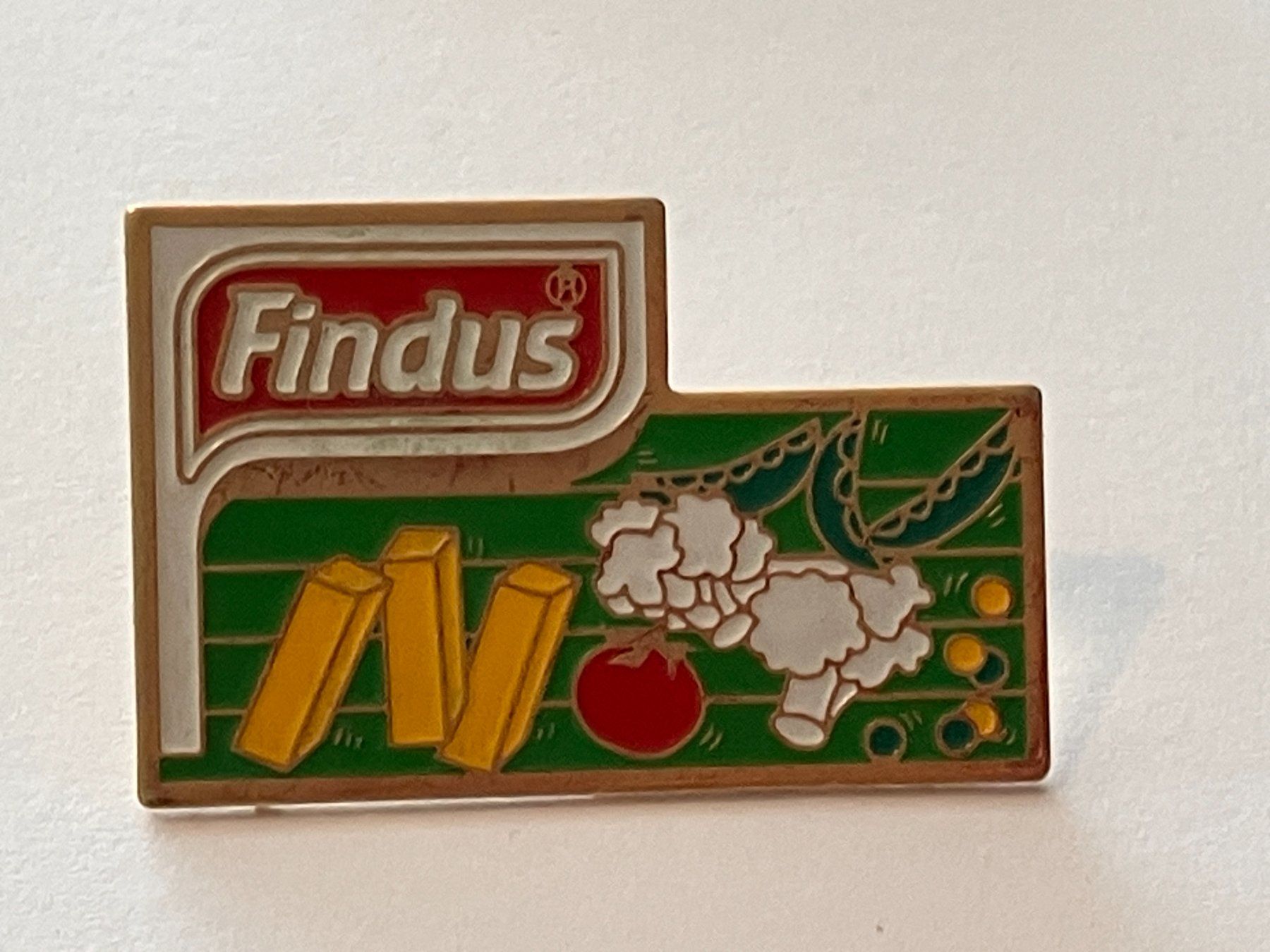 Placchette & Badge: 1 Pin Findus Fischstäbchen – Usato da Basel venduto da djwwpp