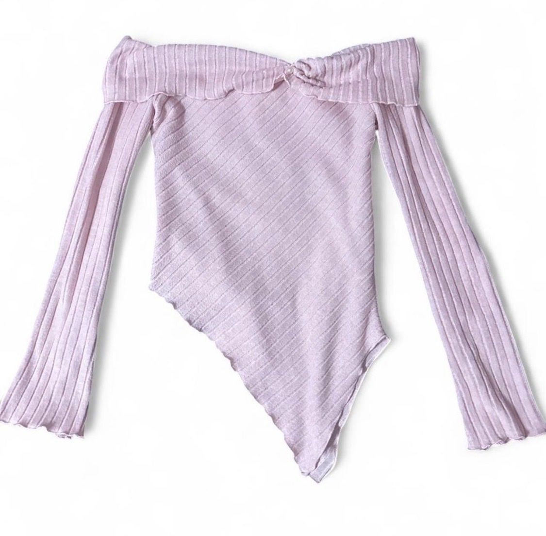 Top: Pink off shoulder top – Nuovo (secondo la descrizione) da Bern venduto da nid_nwq5